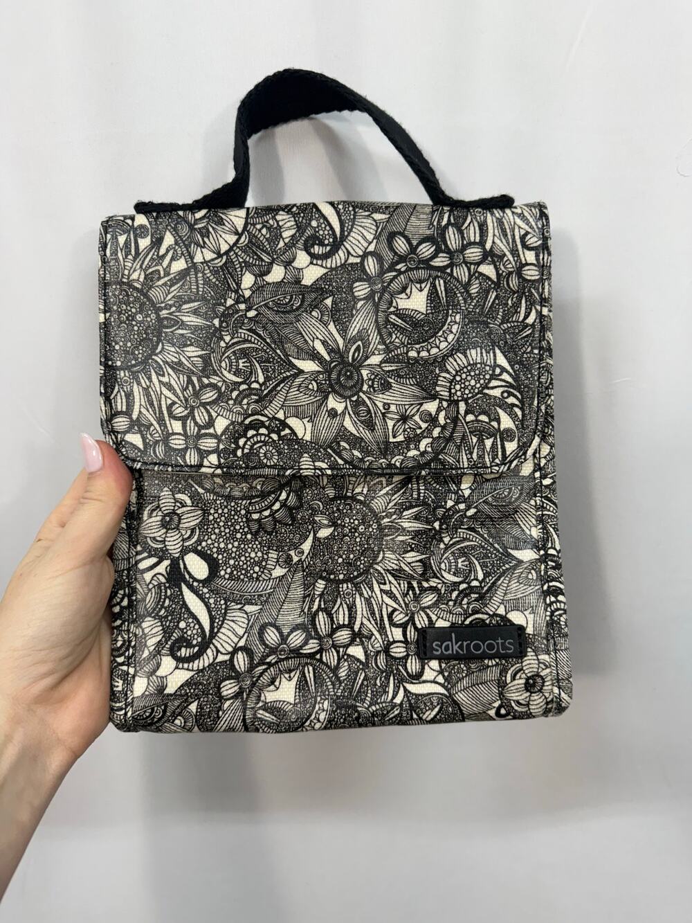 Sakroots Black and White Insulated Top Handle Floral Line Drawing Lunch Bag